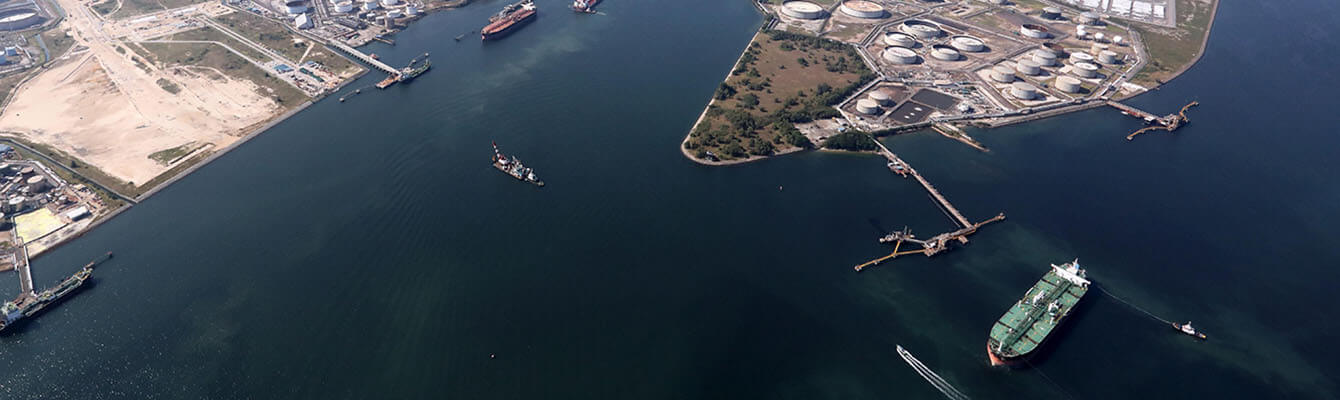 Aerial_view_of_Singapore_refinery_screen_xl